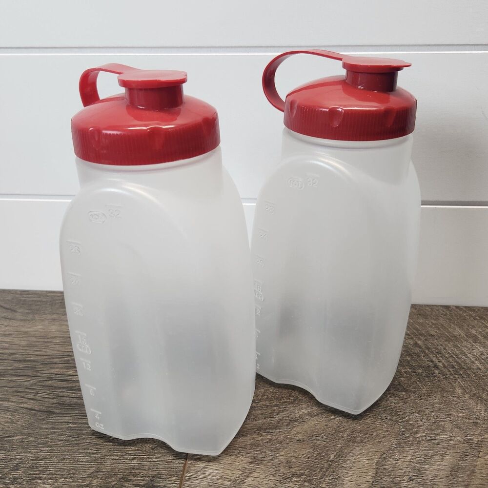 2 Rubbermaid Servin Saver Pitcher 1 QT Beverage Containers Bottles Red Lids